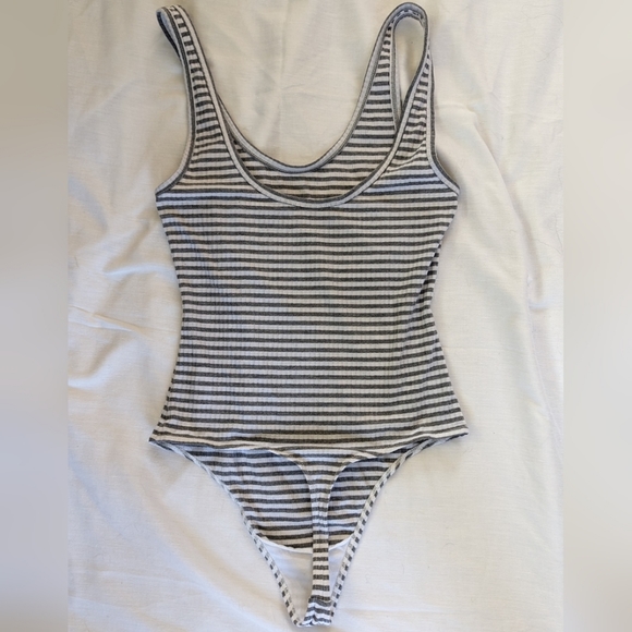 Aritzia Wilfred Free grey/white stripe bodysuit small - Picture 2 of 5